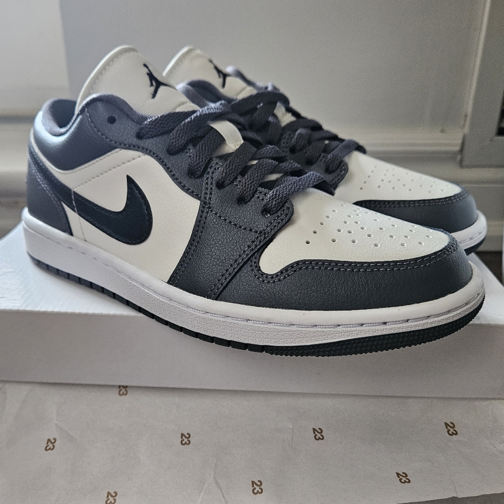 Jordan 1 Lows (Dark grey/navy/sail) Size 7.5 W